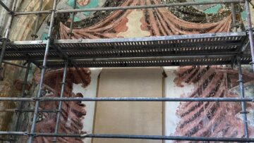 La Fundación Santa María de Toraya saca a la luz unos murales ocultos durante siglos en la sacristía de la ermita de San Pedruco de Ajo